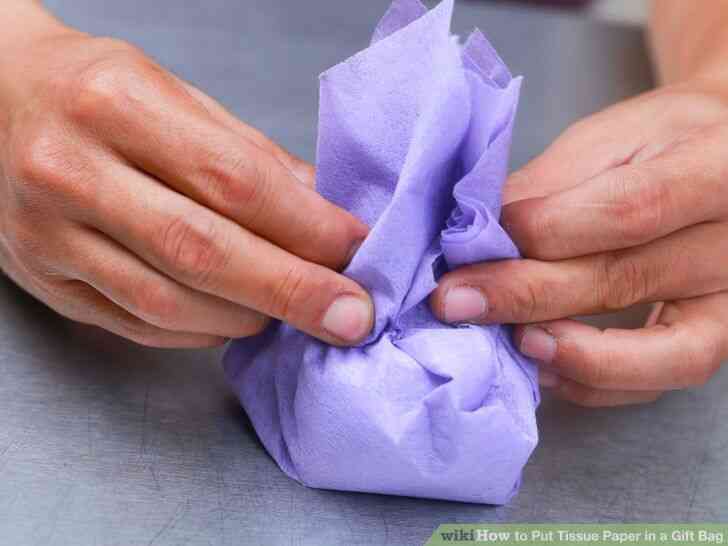 Image intitulée Mettre du Papier de soie dans un Sac-Cadeau Étape 11